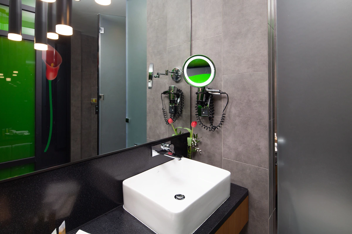 سرویس بهداشتی و حمام هتل الخوری اسکای گاردن